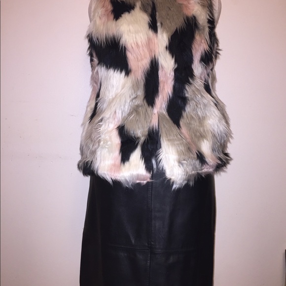 “Say What “Junior Faux Fur Vest - Picture 5 of 8